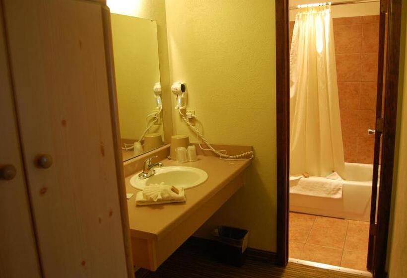 Номер Deluxe Кровать Кинг, Days Inn And Suites By Wyndham Downtown Missoulauniversity