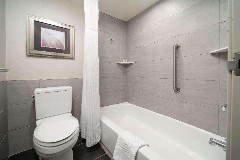 Люкс Кровать Кинг, Doubletree By Hilton Hotel Racine Harbourwalk