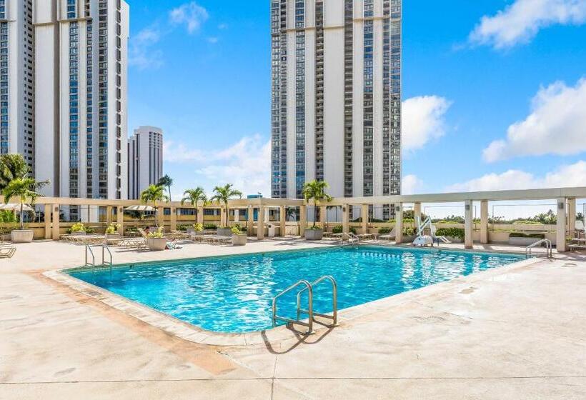 Студио Стандарт с Балконом, Ala Moana Hotel By Mantra