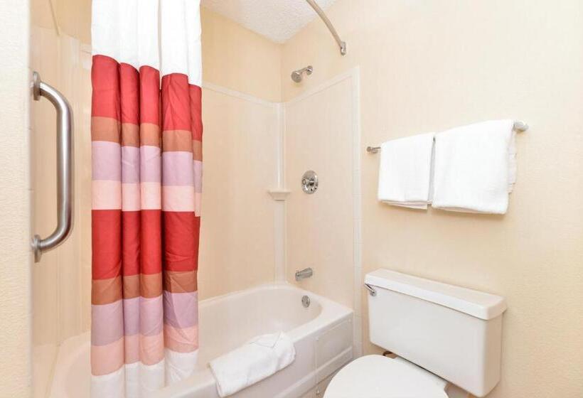 Номер Премиум, Red Roof Inn Plus+ Secaucus   Meadowlands