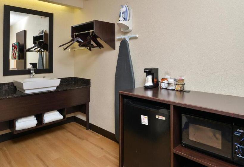 Номер Премиум, Red Roof Inn Plus+ Secaucus   Meadowlands