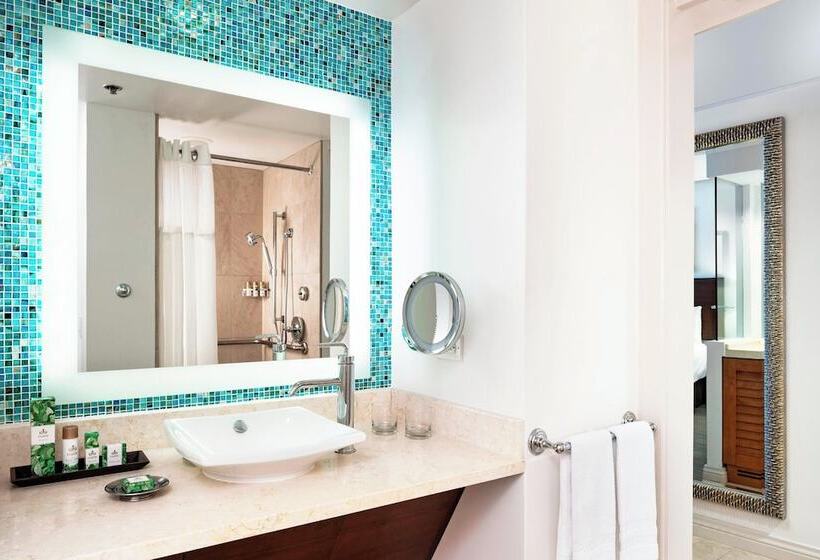اتاق پرمیوم با چشم‌انداز دریا, The Royal Hawaiian, A Luxury Collection Resort, Waikiki