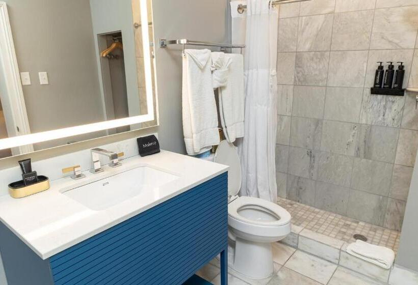 디럭스 스위트 킹 침대, Inn On St. Peter, A French Quarter Guest Houses Property
