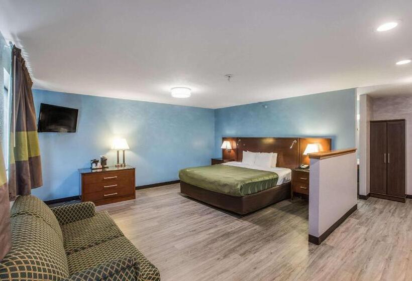 מיטת קינג בסוויטה, Quality Inn Atlanta Airport Central