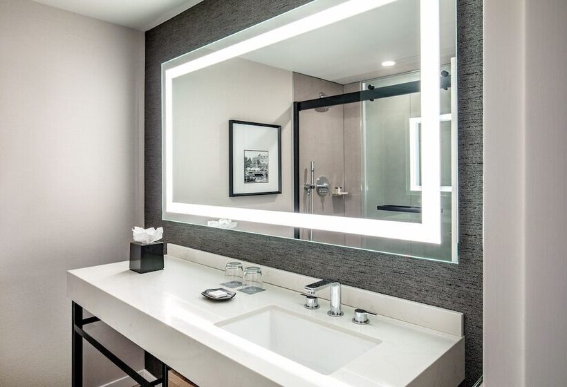 اتاق کلاب, Sheraton Portsmouth Harborside