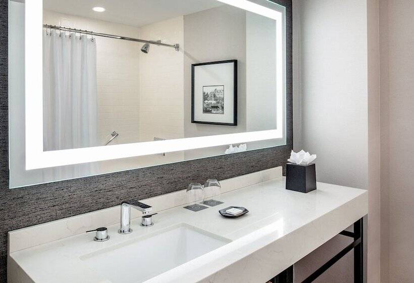 اتاق کلاب, Sheraton Portsmouth Harborside