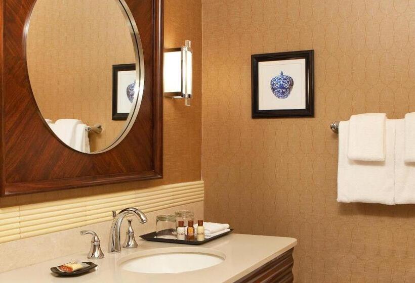 اتاق استاندارد با تخت بزرگ, Sheraton Portsmouth Harborside
