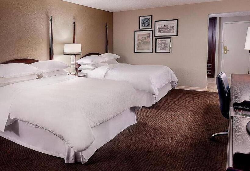 Номер Стандарт 2 Двуспальные Кровати, Sheraton Westport Lakeside Chalet