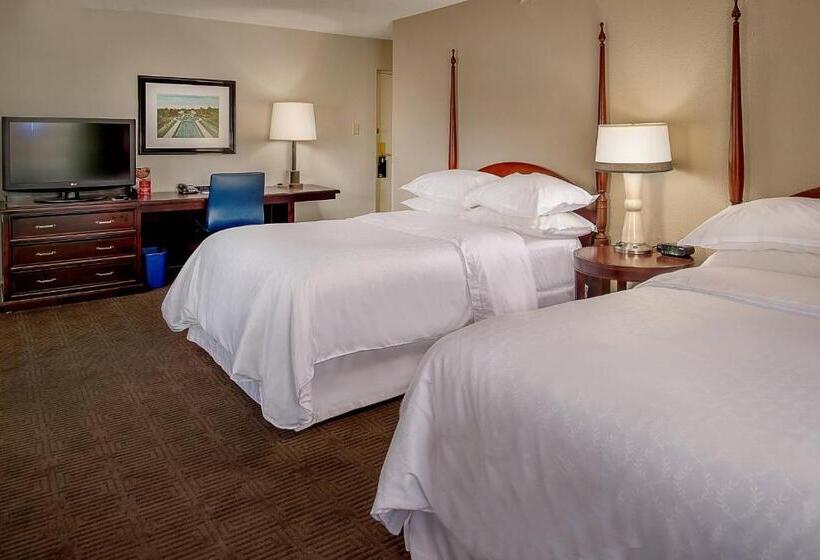 Номер Стандарт 2 Двуспальные Кровати, Sheraton Westport Lakeside Chalet