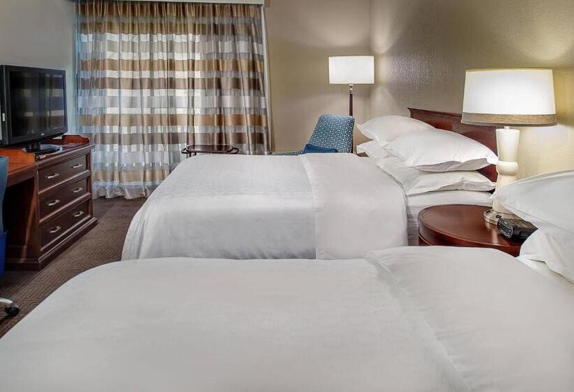 Номер Стандарт Адаптированный для Инвалидов, Sheraton Westport Lakeside Chalet