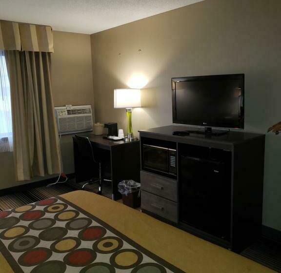 Quarto Estandar Cama King para Deficientes Físicos, Super 8 By Wyndham Milwaukee Airport