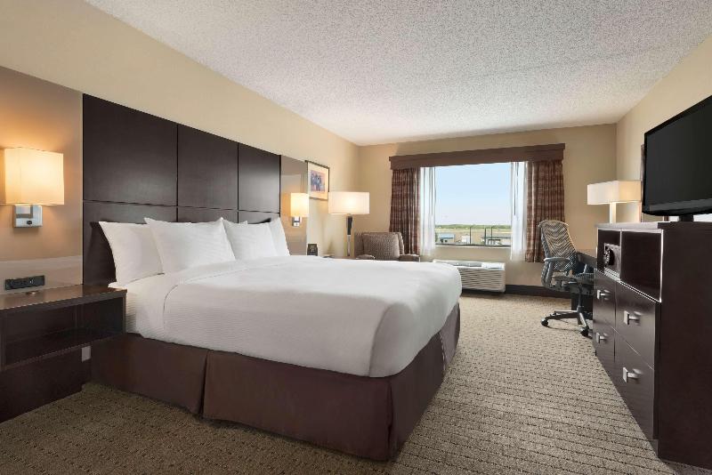 اتاق استاندارد با تخت بزرگ, Doubletree By Hilton Hotel Wichita Airport