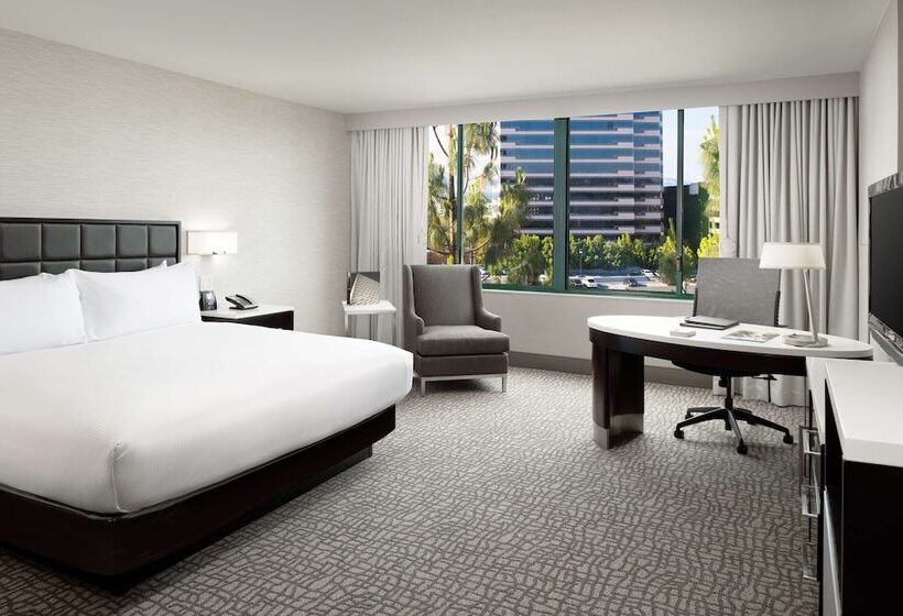 장애인을 위한 킹사이즈 침대 스탠다드 룸, Hilton Woodland Hills / Los Angeles