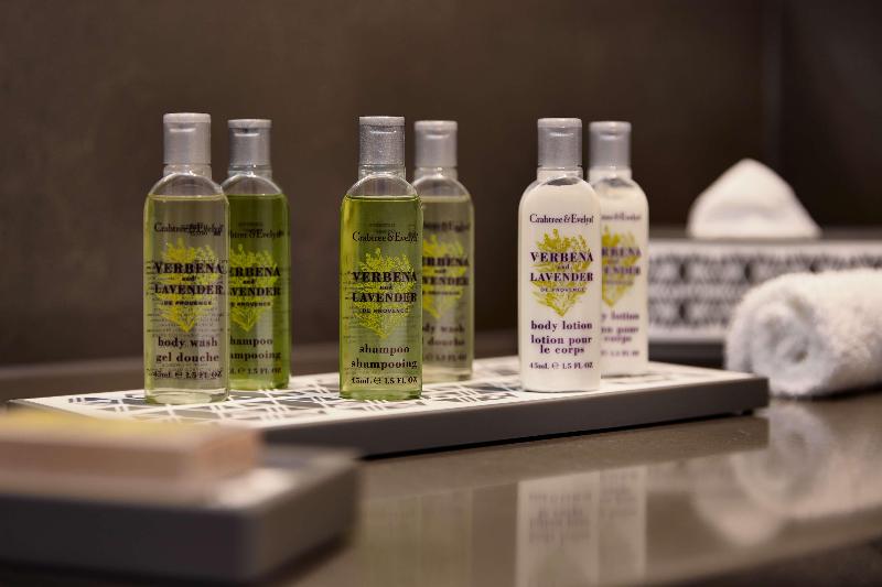 스탠다드 룸 킹사이즈 침대, Hilton Woodland Hills / Los Angeles