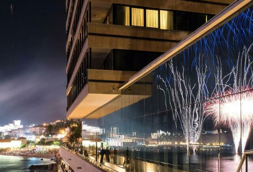 اتاق لوکس با چشم‌انداز دریا, Excelsior