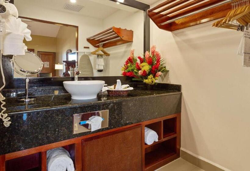 اتاق لوکس با تخت بزرگ, Best Western Plus Belize Biltmore Plaza