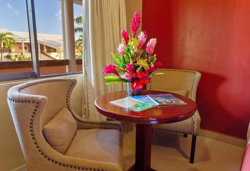 اتاق لوکس با تخت بزرگ, Best Western Plus Belize Biltmore Plaza