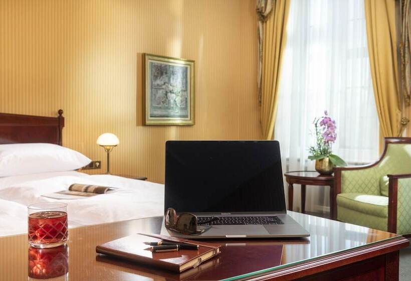 Полулюкс, Best Western Premier Grand Hotel Russischer Hof