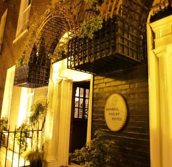 اتاق استاندارد, Russell Court