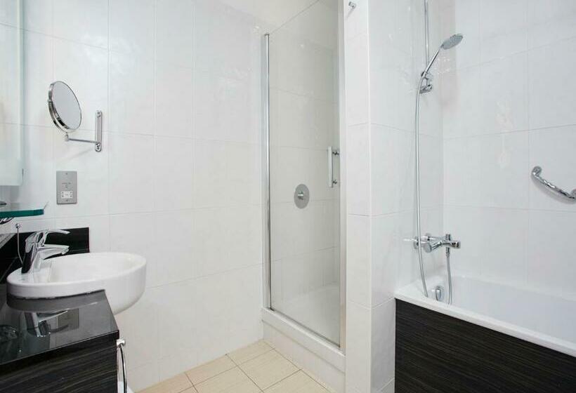 اتاق استاندارد با تخت بزرگ, Leonardo Dublin Christchurch