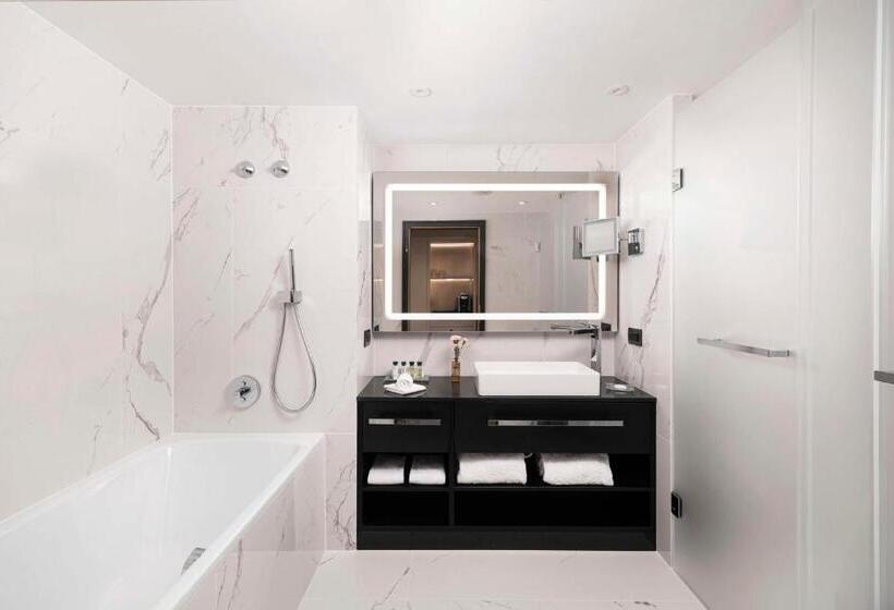 Номер Deluxe Вид на Парк, Kempinski Hotel Corvinus Budapest