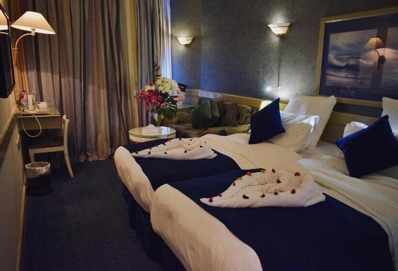 اتاق اساندارد با چشم‌انداز جانبی به دریا, Romance Alexandria