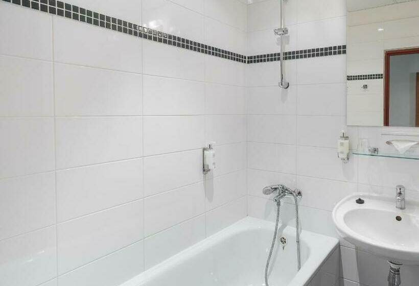 Quarto Triplo Economy, Three Crowns
