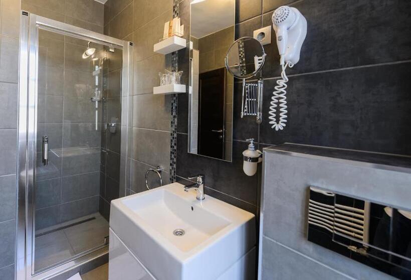 اتاق استاندارد چهار تخته, Villa Völgy Wellness & Konferencia