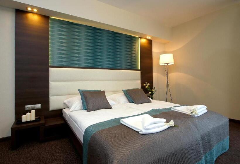 اتاق استاندارد چهار تخته, Villa Völgy Wellness & Konferencia
