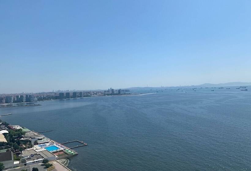 سوئیت کلاب, Renaissance Polat Istanbul