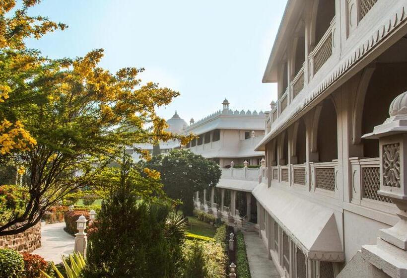 Номер Superior Вид на Сад, Vivanta Aurangabad, Maharashtra