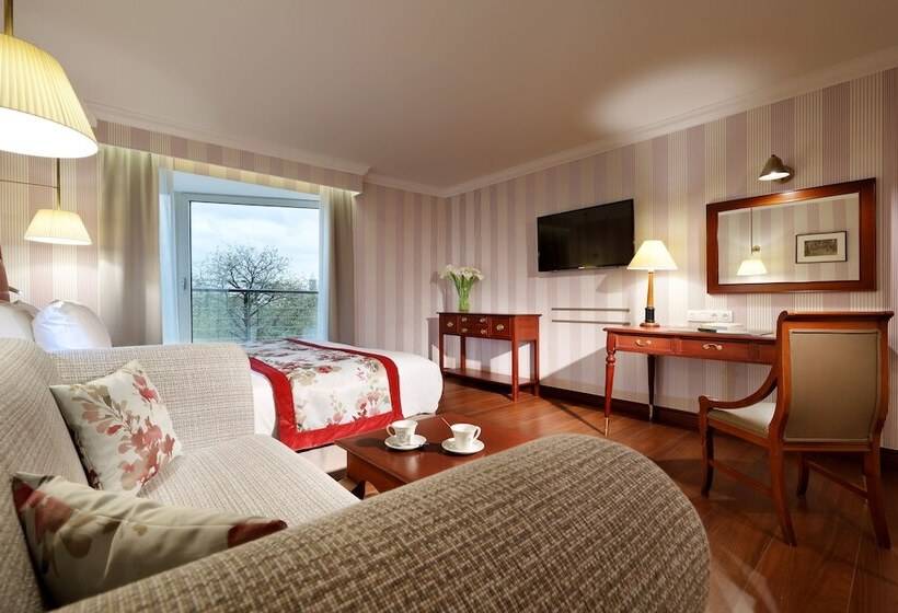 اتاق لوکس سه تخته, Eurostars Montgomery