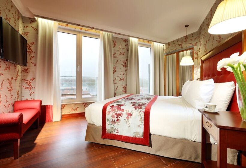 اتاق لوکس سه تخته, Eurostars Montgomery