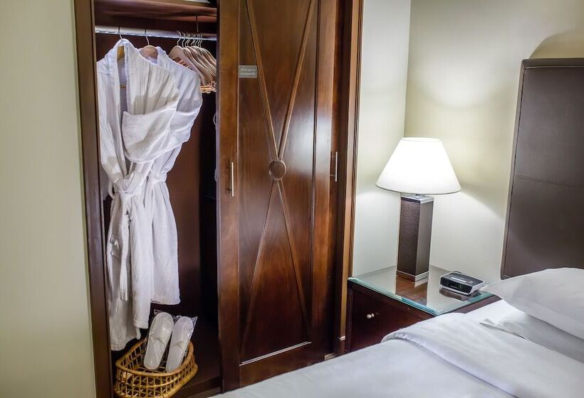 Номер Superior, Grand Excelsior Hotel Deira
