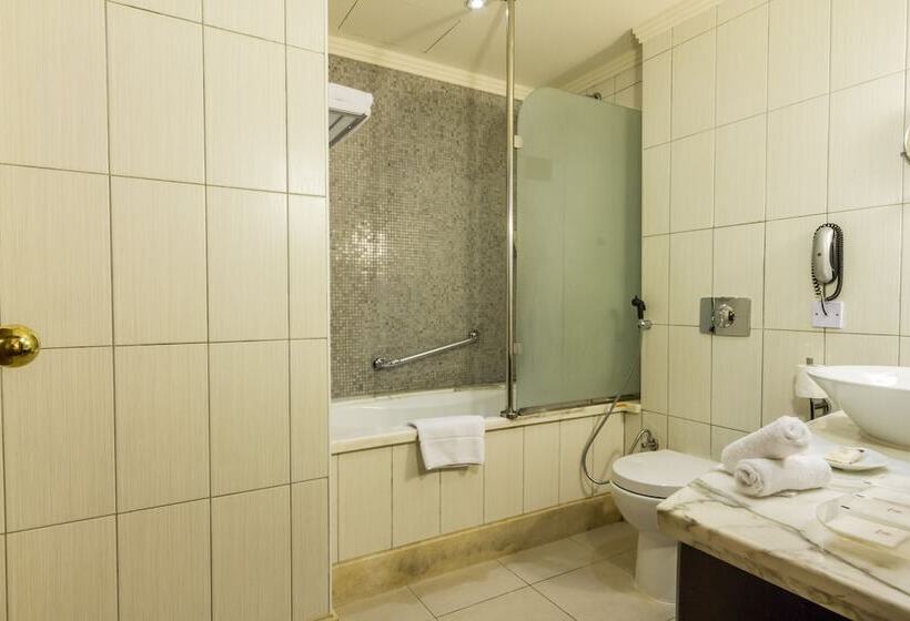 Номер Superior, Grand Excelsior Hotel Deira