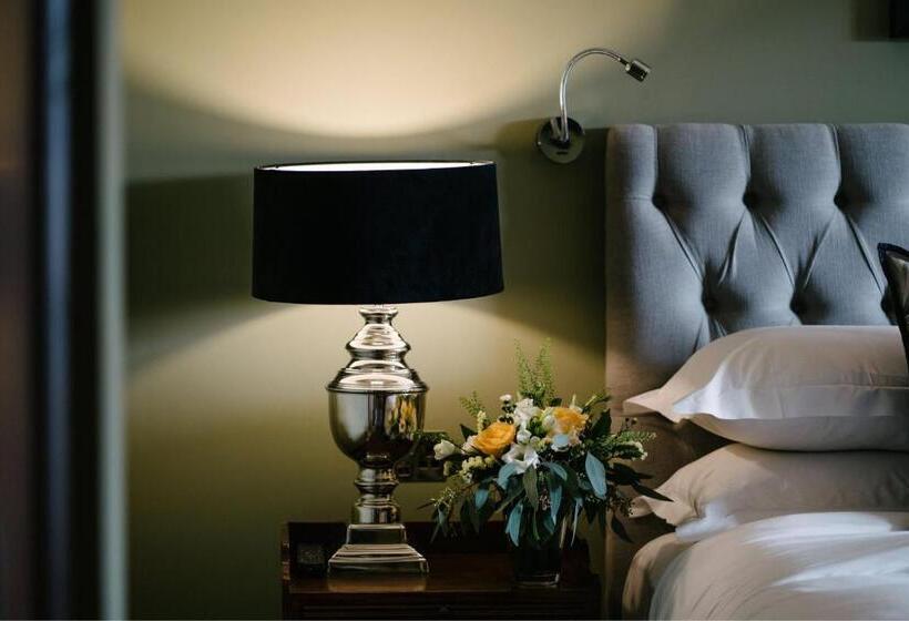 اتاق اجرایی با تخت بزرگ, Mount Juliet Estate, Autograph Collection