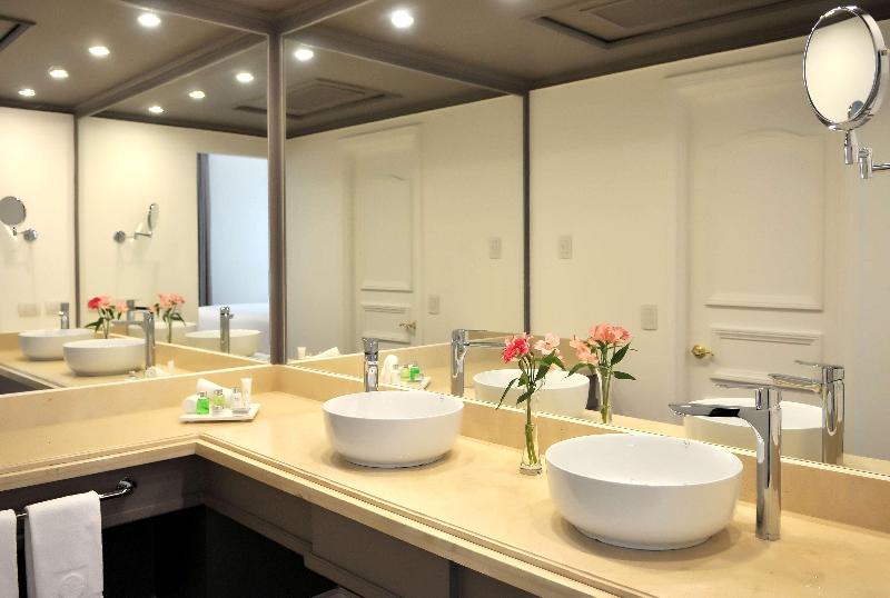 Quarto Superior, NH Collection Plaza Santiago