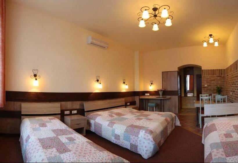 4 Bett Standardzimmer, Família Vendégház