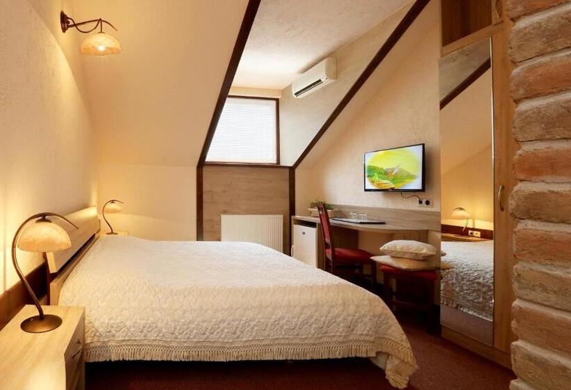 Standardzimmer, Família Vendégház