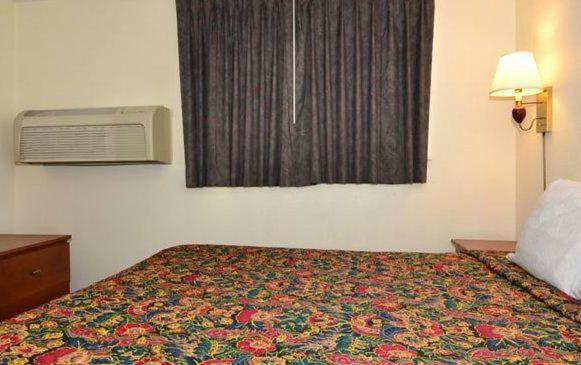 스탠다드 룸 킹사이즈 침대, Days Inn By Wyndham Ontario Airport