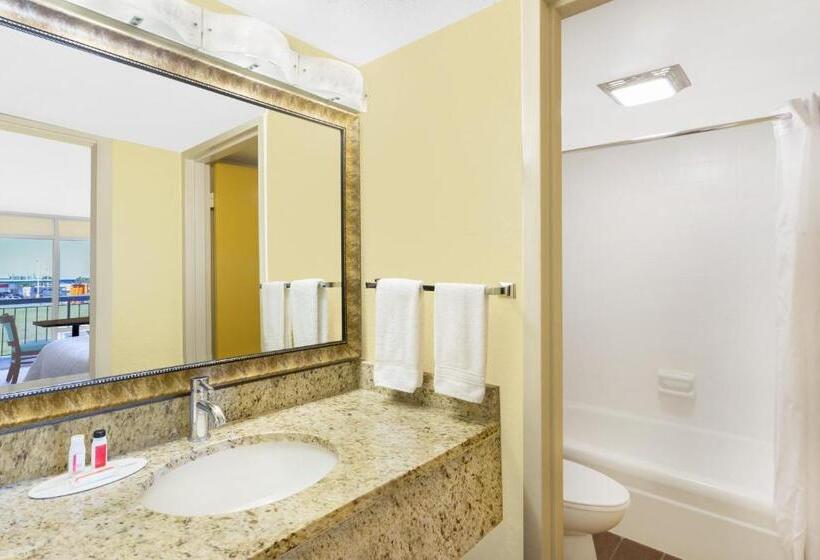 חדר סטנדרט עם מיטת קינג, Days Inn By Wyndham Wildwood I75