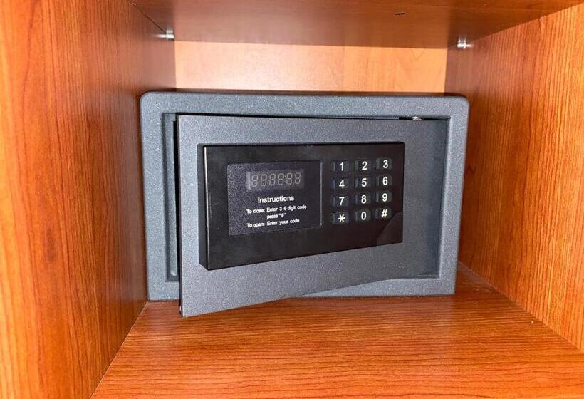 标准三人间, Gold Hotel Budapest