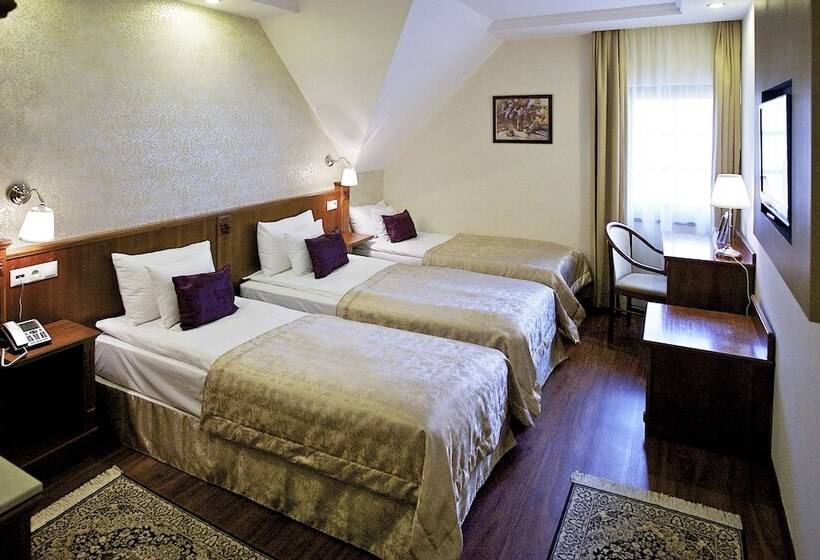 标准三人间, Gold Hotel Budapest