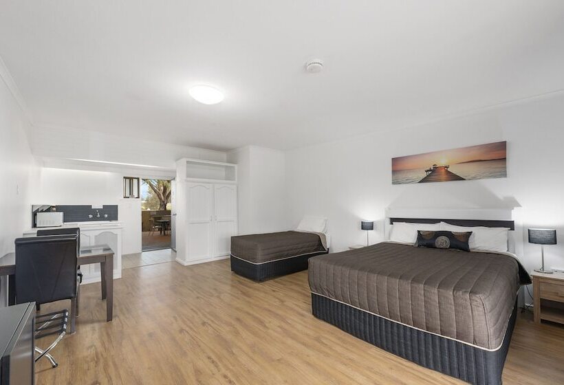 스탠다드 스튜디오, Comfort Inn & Suites Riverland