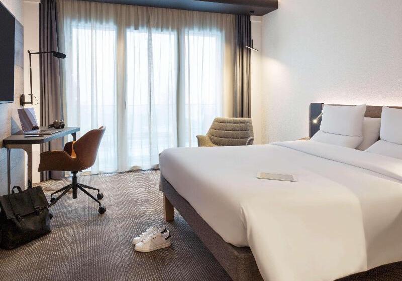 Номер Executive, Novotel Lausanne Bussigny