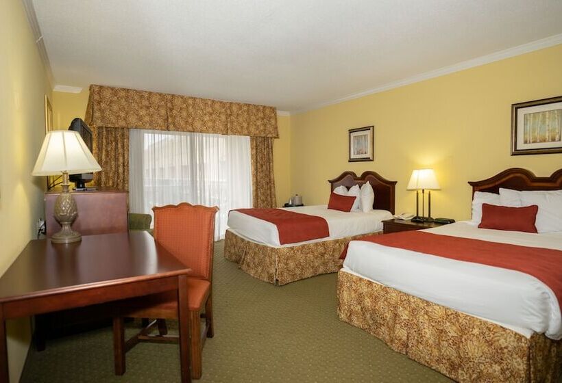 带2个双人床的标准工作室, Clarion Hotel & Suites Convention Center Fredericksburg