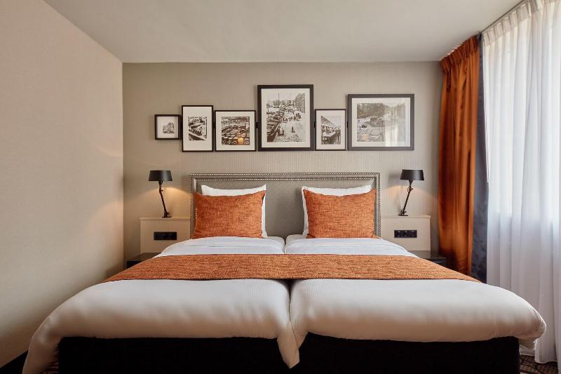 Deluxe Room with Views, Carlton Square
