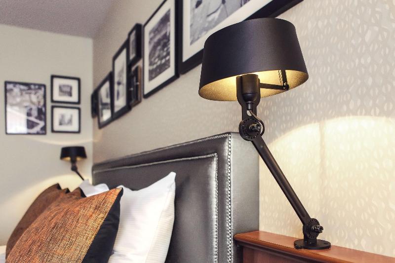 Standard Room, Carlton Square