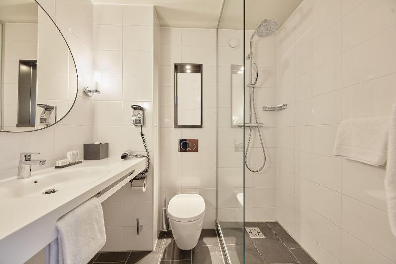 Deluxe Room, Carlton Square