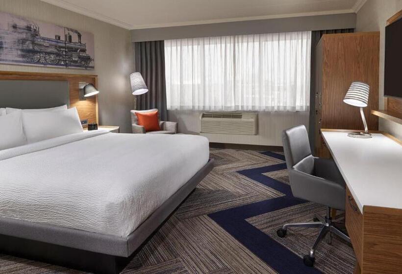 キングサイズベッドのスタンダードルーム, Four Points By Sheraton Windsor Downtown